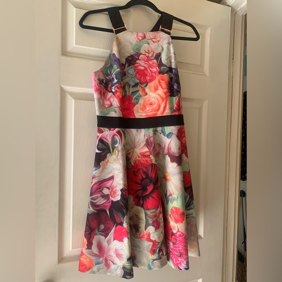 Floral halter skater dress - Picture 4 of 9